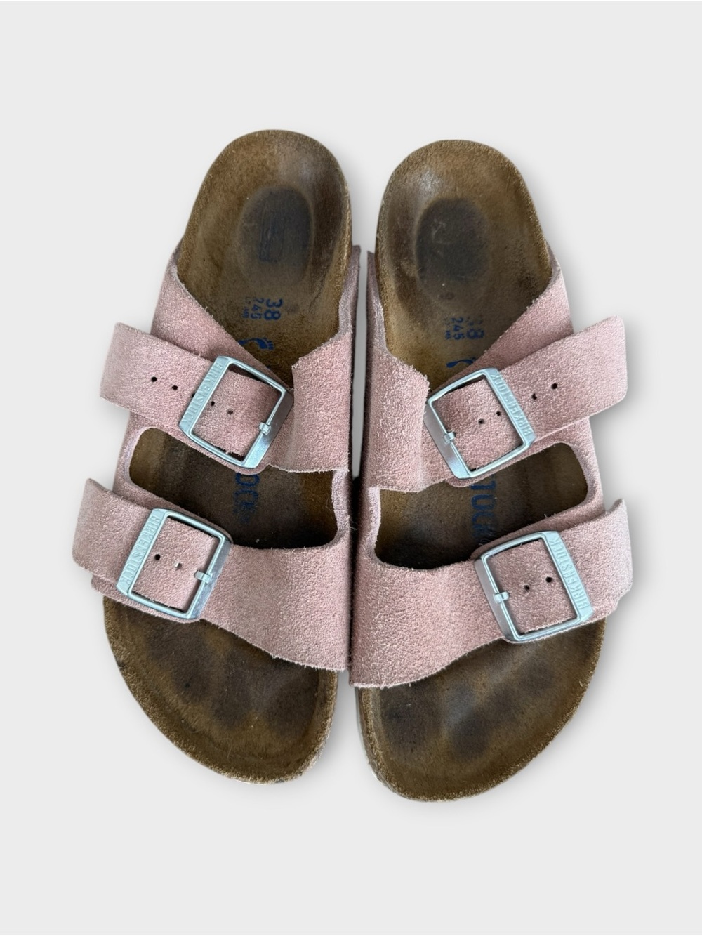 Women’s Birkenstock Arizona sandals in Pink
Clay Suede | Size 38